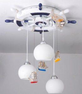 Светильник со светодиодными лампами в комнату для мальчика, выполненную в морском стиле
