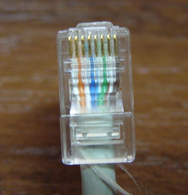 Пластиковый наконечник сетевого кабеля
