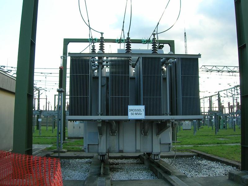 Токовый реактор ограничивает сильный ток, предотвращает развитие аварийной ситуации при КЗ