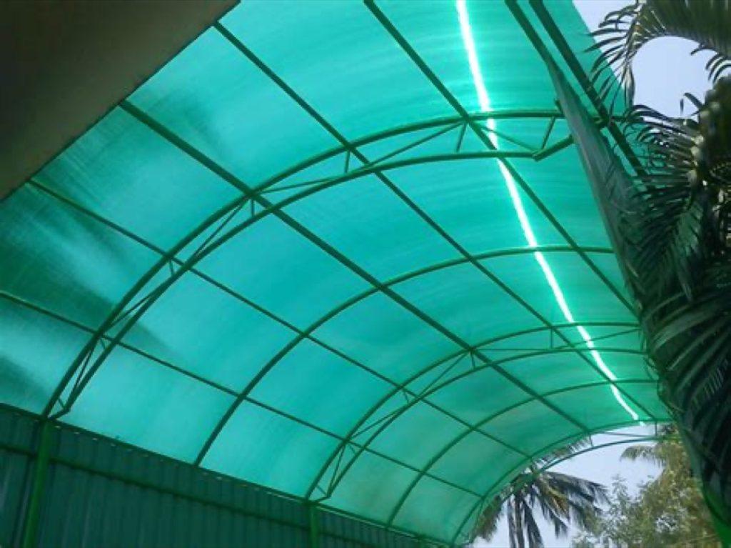 Навесы из поликарбоната для защиты дачи и автомобиля